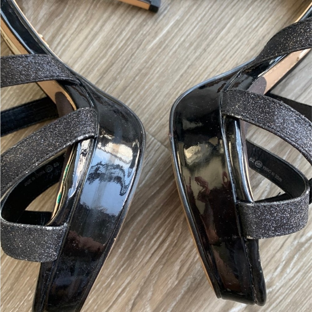 Heels - Picture 4 of 6